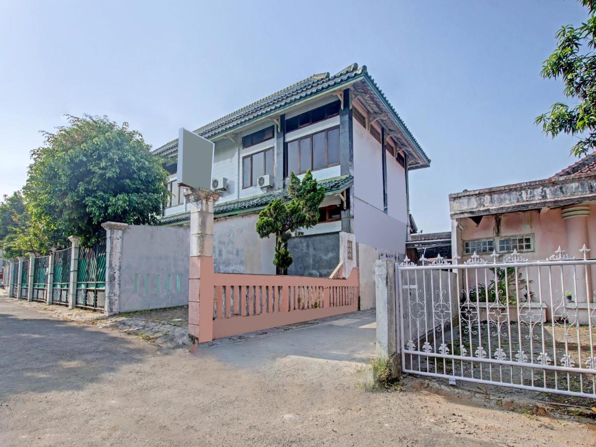 Oyo 91490 Hotel Rumah Kita Cirebon Kültér fotó