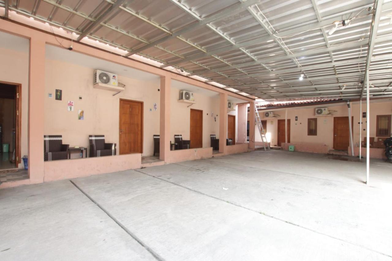 Oyo 91490 Hotel Rumah Kita Cirebon Kültér fotó