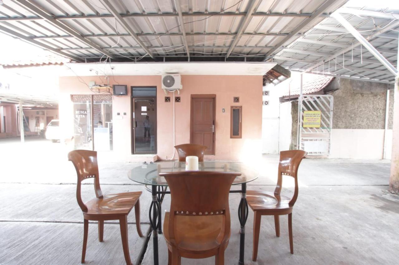 Oyo 91490 Hotel Rumah Kita Cirebon Kültér fotó