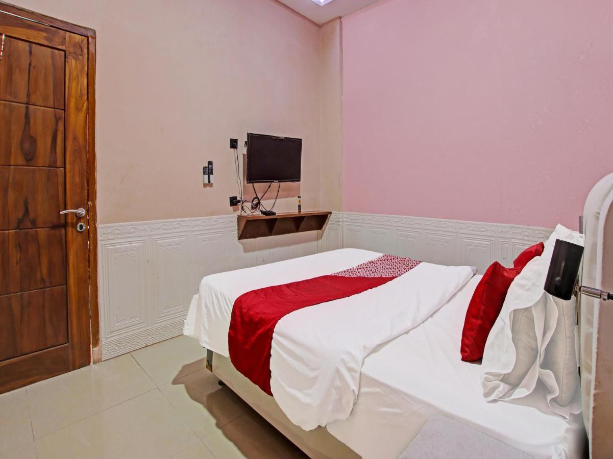 Oyo 91490 Hotel Rumah Kita Cirebon Kültér fotó